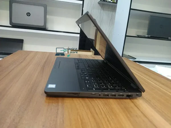 "Dell Precision 3541: لپ‌تاپی با عملکرد بالا و پشتیبانی از گرافیک حرفه‌ای."