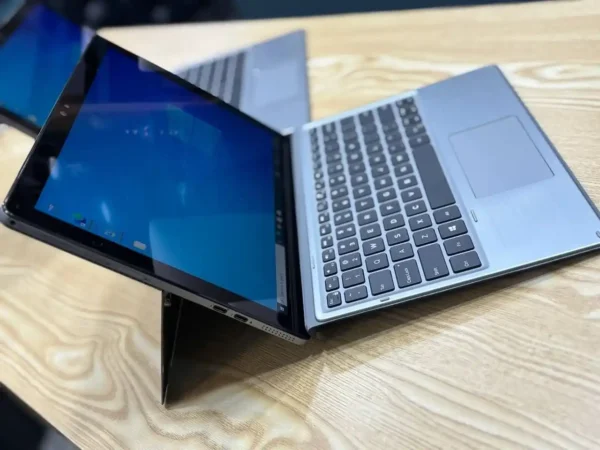 حافظه SSD 256GB و پردازنده Intel Core i5 در لپ‌تاپ Dell Latitude 7200 برای عملکرد سریع و کارآمد.